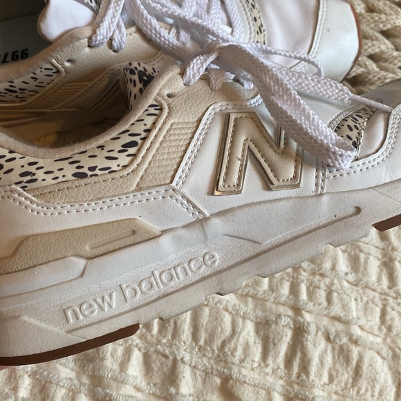 New balance sneakers - Picture 2 of 6
